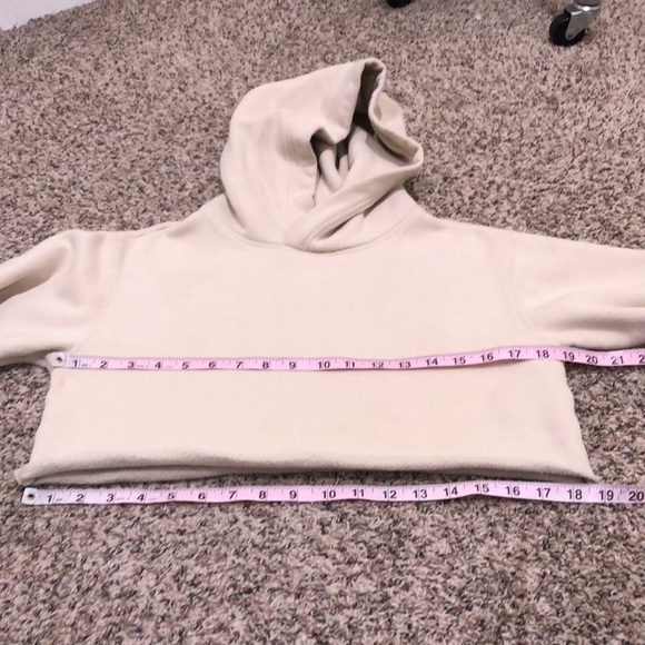 Aritzia TNA Cropped Hooded Sweatshirt Size XXS Cream Fleece Lined Hoodie - Picture 7 of 9